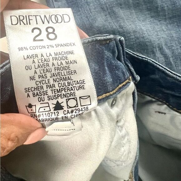 Driftwood Collette Embroidered Crop Jeans - Picture 9 of 9